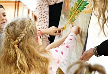 АО «Транснефть – Север» подарило детским учреждениям календарь сказок в честь 200-летия Александра Афанасьева